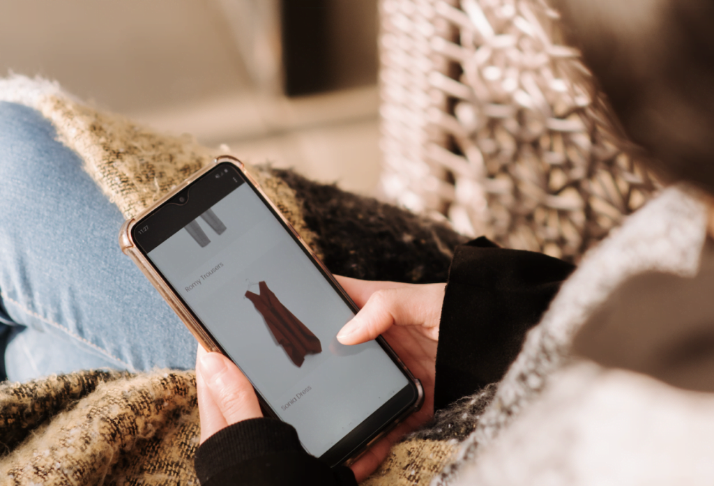 Online and offline shopping ecommerce trends 2023 frizbit